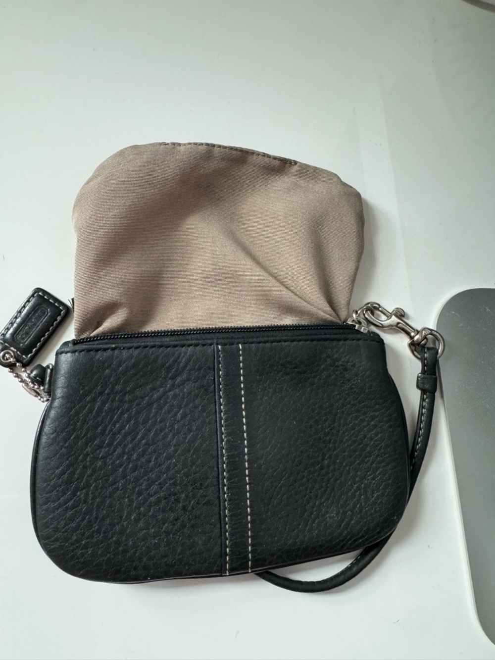 Vintage Coach Wristlet - Picture 3 of 12
